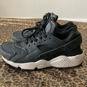 Nike Black/White “Paisley” Huaraches